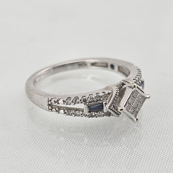 10k White Gold Engagement/Promise Ring with Natural Diamonds & Sapphire - Picture 4 of 9